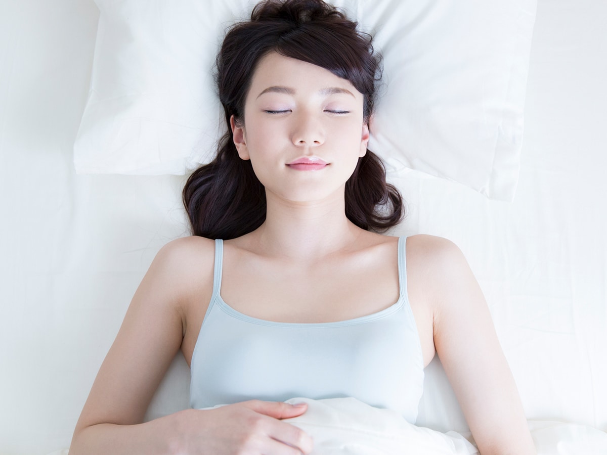 寝たまま股関節ストレッチで心身ともにリラックスしよう