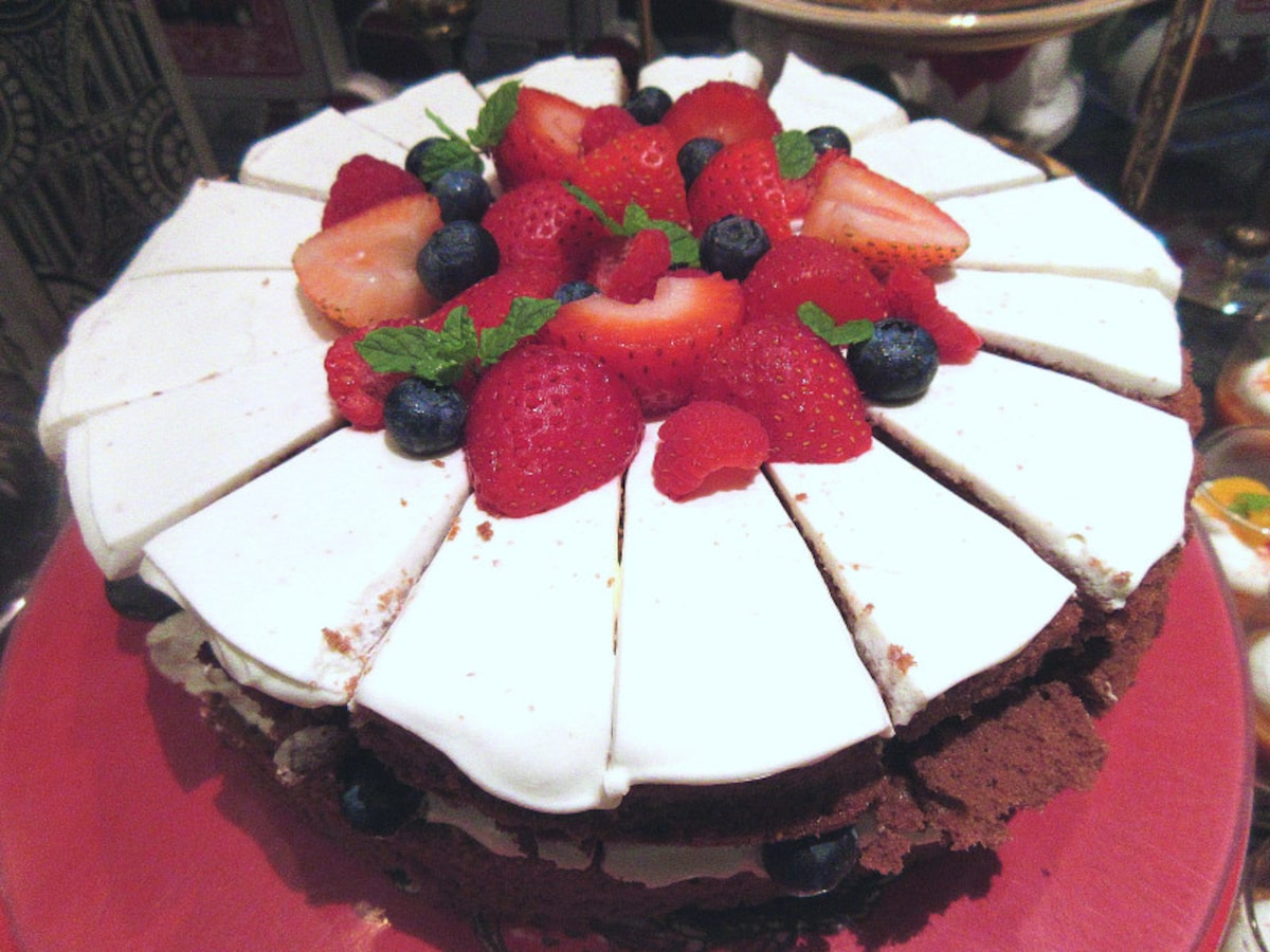 ヒルトン東京 マーブルラウンジ ダムのオープンフェイスケーキ