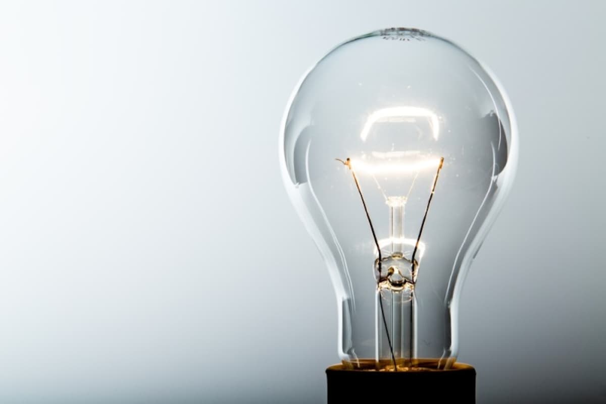 電球の交換時には口金の種類・明るさ・光の向き・色をチェック