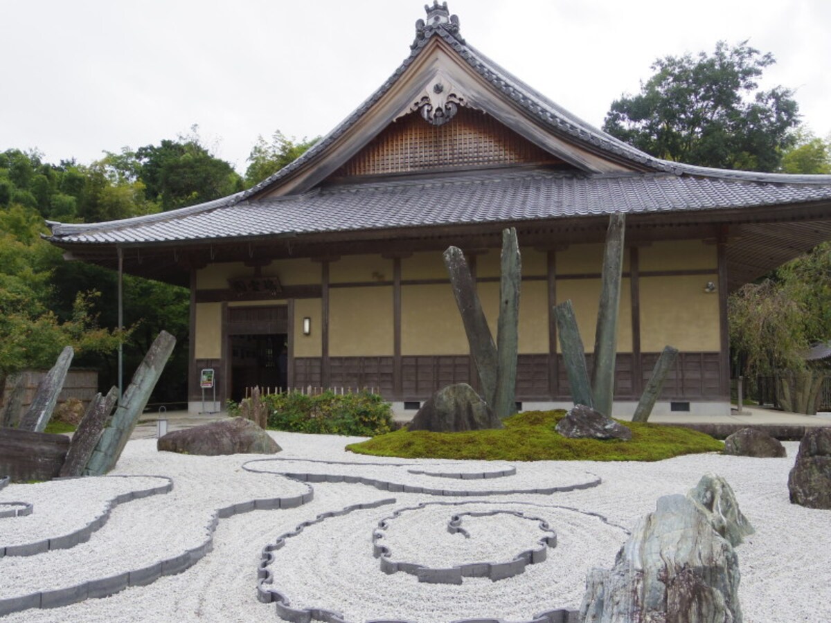 奔龍庭の奥に瑞雲閣が