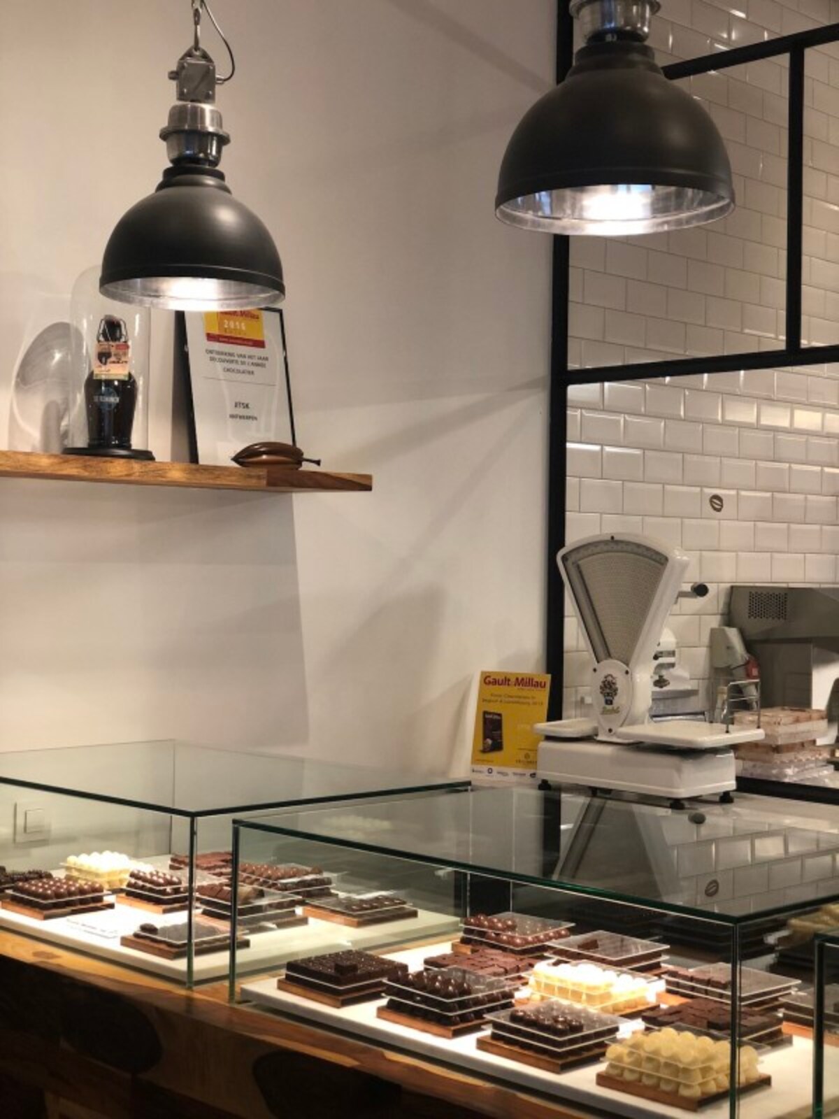 イースク　店内