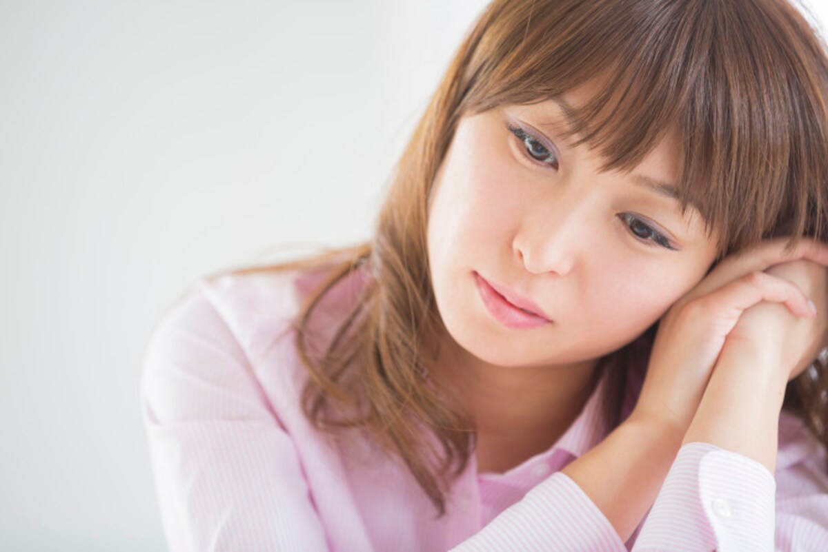 不妊治療中に心の不安を抱える女性のイメージ