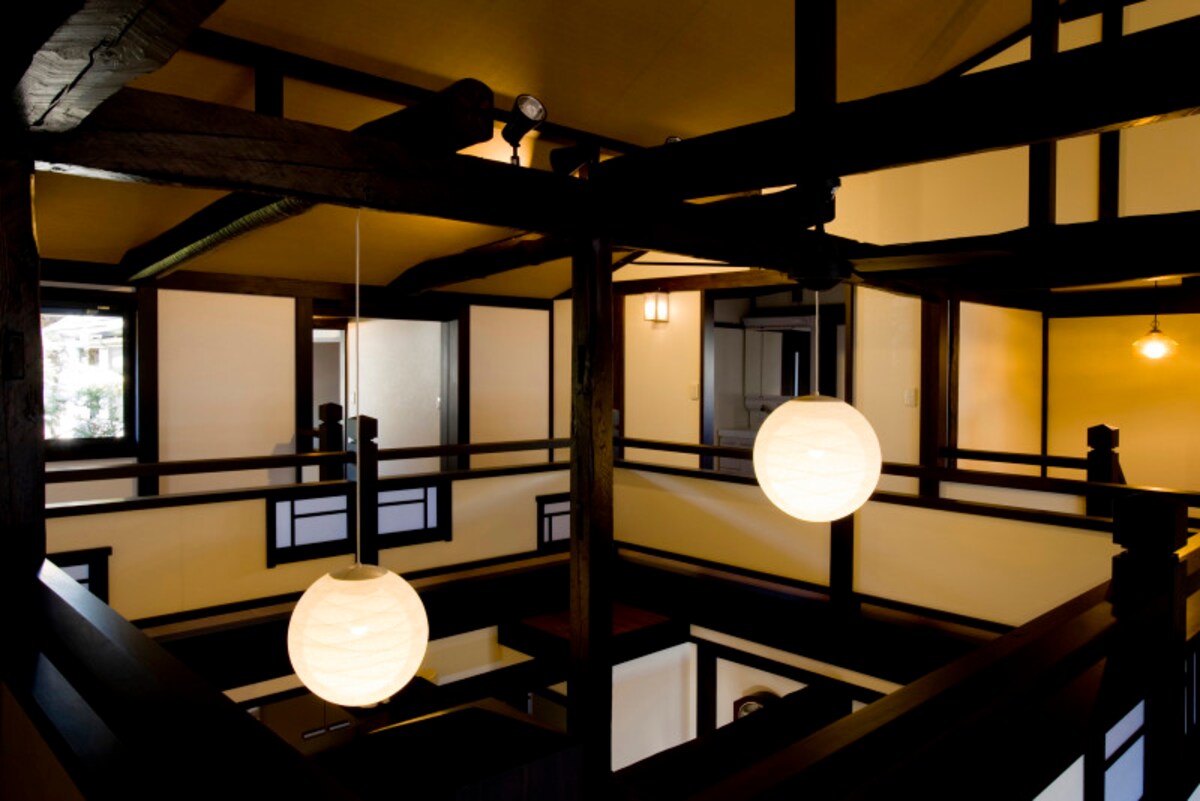 日本の伝統家屋に抱擁されて暮らす