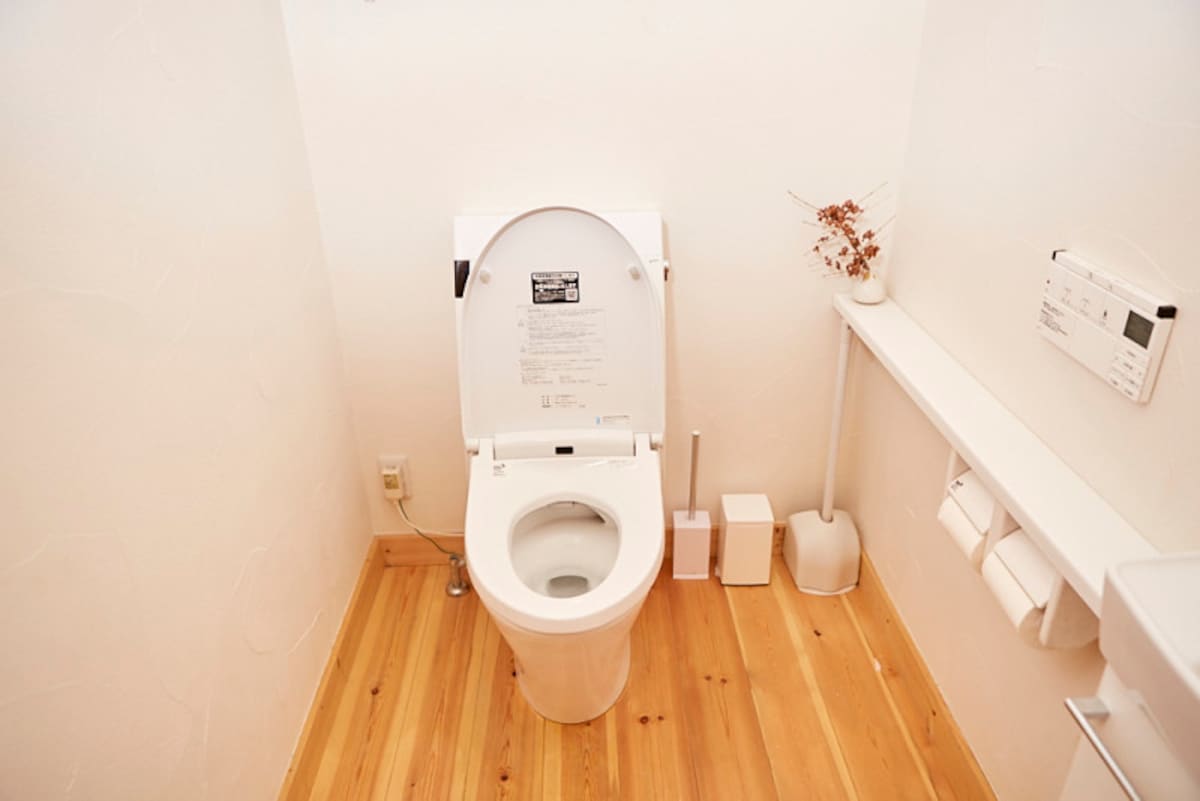 トイレ掃除の頻度・タイミングは、その家の状況次第。しかし基本的に、每日掃除するのが理想です