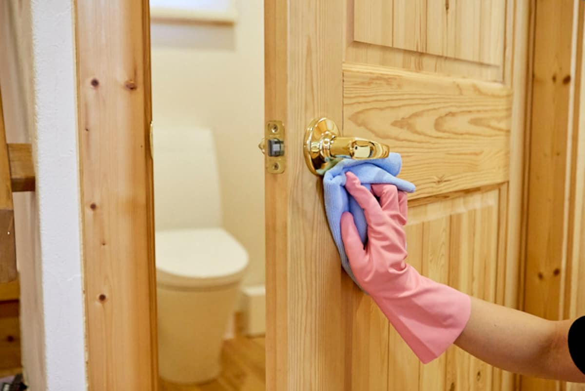 トイレ掃除：ドア