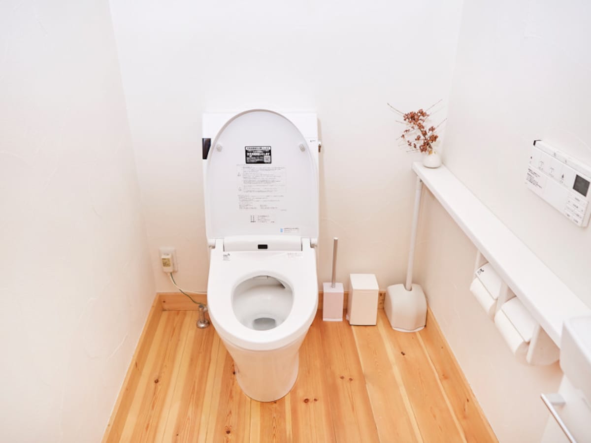 トイレ掃除の頻度・タイミングは、その家の状況次第。しかし基本的に、每日掃除するのが理想です