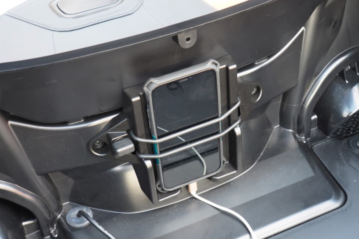 Apple　CarPlayを使う際にもUSB接続は必要となる