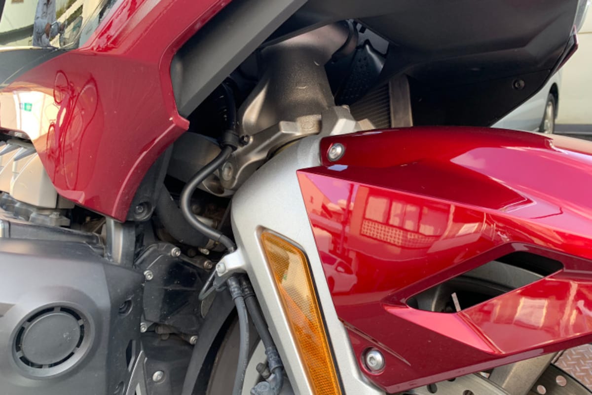 バイクでは採用されるのが珍しいダブルウイッシュボーンサスペンション