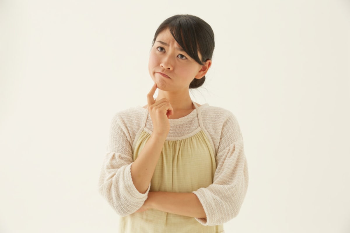 捨てる事は、本当にもったいない事なのか考えている女性