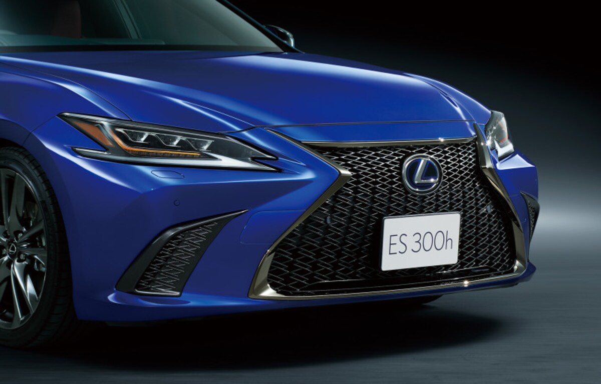 ES300h “F SPORT”