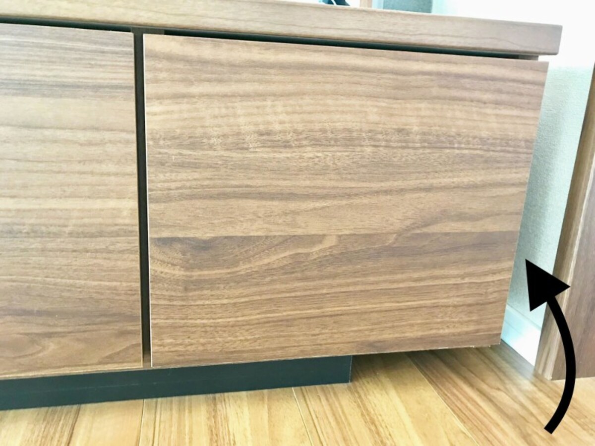 家具の配置でコード類を見えないように工夫