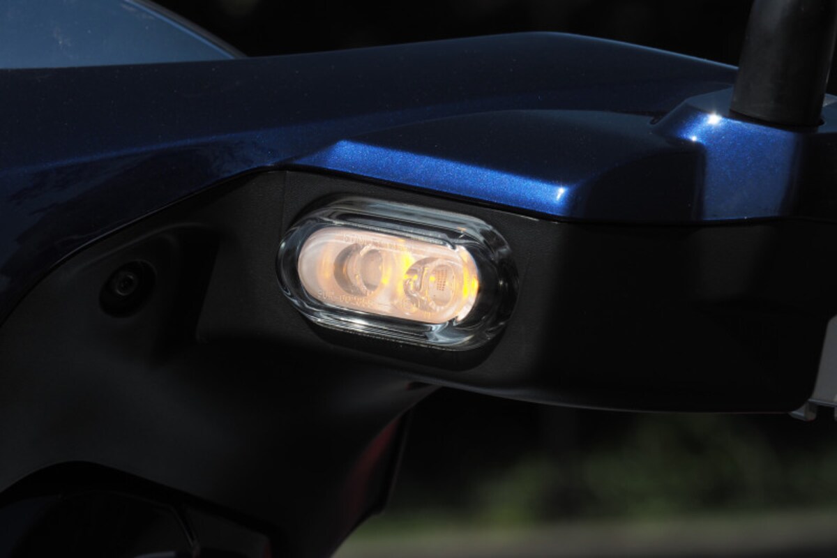 スーパーカブ110と違い灯火類は全てLED。写真はスーパーカブC125のフロントウインカー