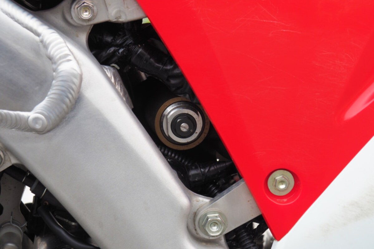 CRF450Lサスペンションには調整機構が備わっている