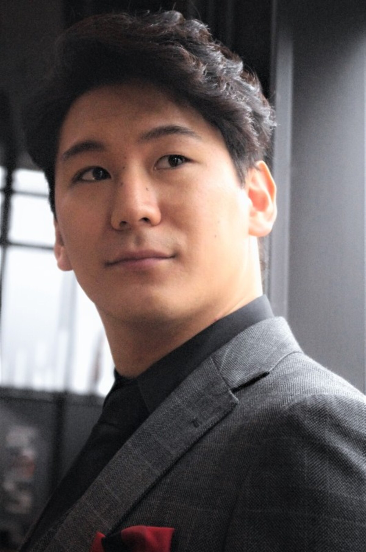 小野田龍之介　91年神奈川生まれ。幼少から学んでいるダンスと圧倒的な歌唱力を武器に、ミュージカルを中心に活躍中。近年の出演作品は、『ウェストサイド物語』『三銃士』『ミス・サイゴン』『メリー・ポピンズ』など。11年のシルヴェスター・リーヴァイ国際ミュージカル歌唱コンサート・コンクールではリーヴァイ特別賞を受賞。『ラブ・ネバー・ダイ』の後には『レ・ミゼラブル』への出演が控えている。(C)Marino Matsushima