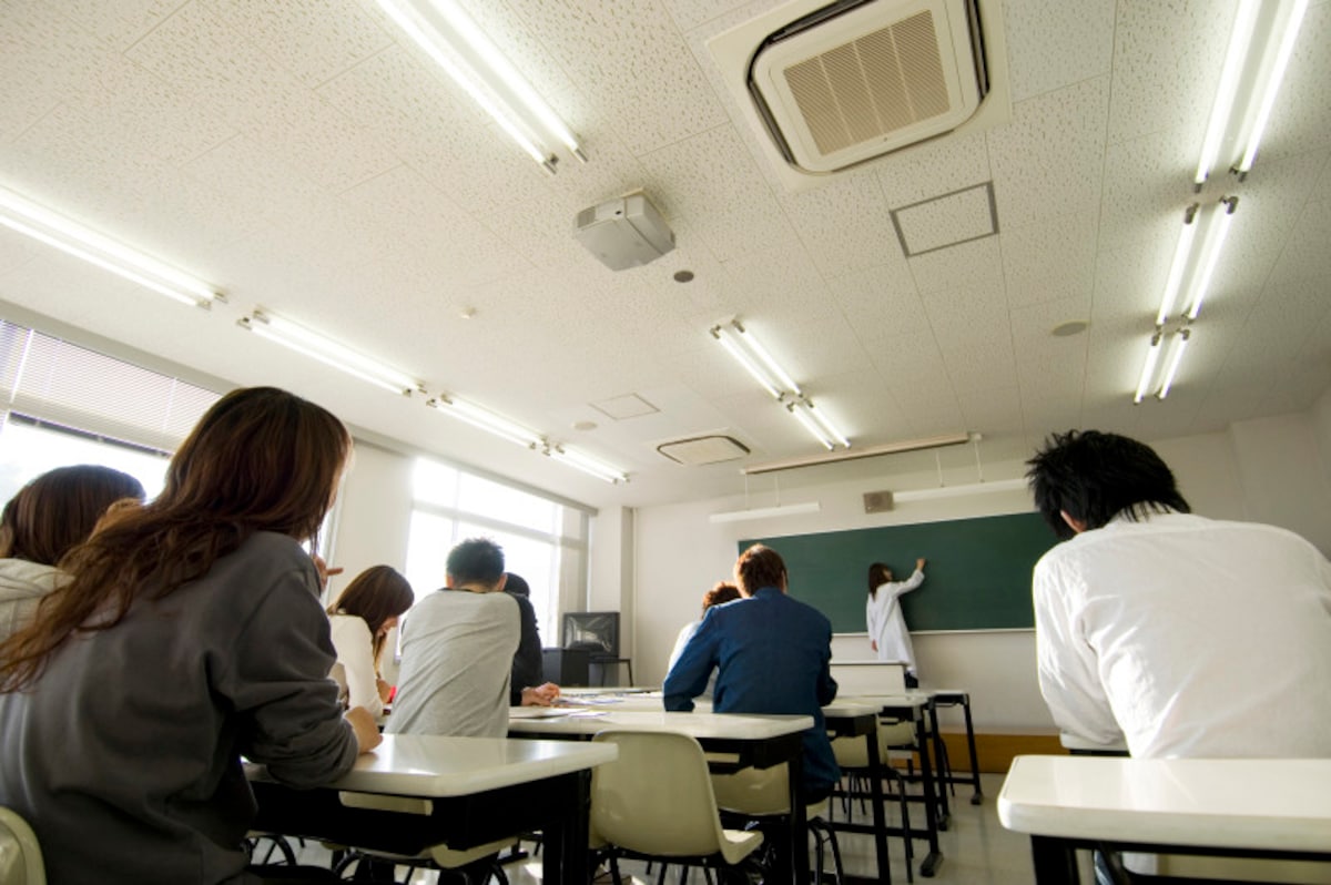 私立高校に通い始めてから毎月の生活が厳しくなってきた