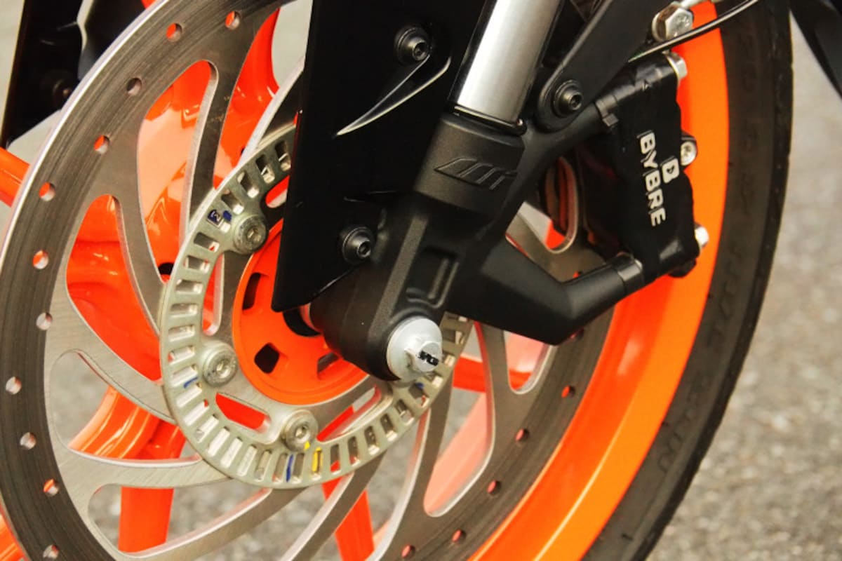 ブレーキはブレンボの派生ブランド　BIBRE
