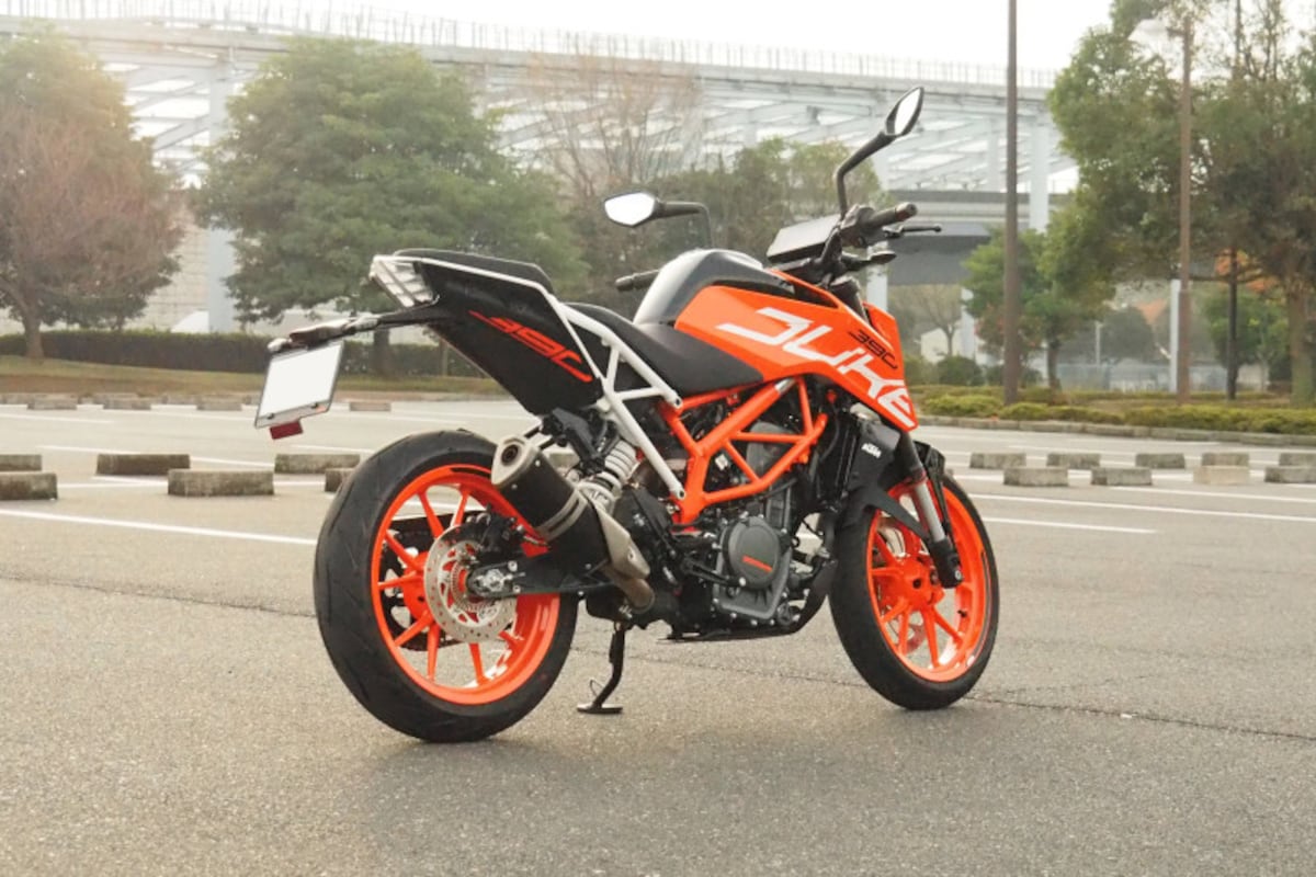 390DUKE　リアビュー