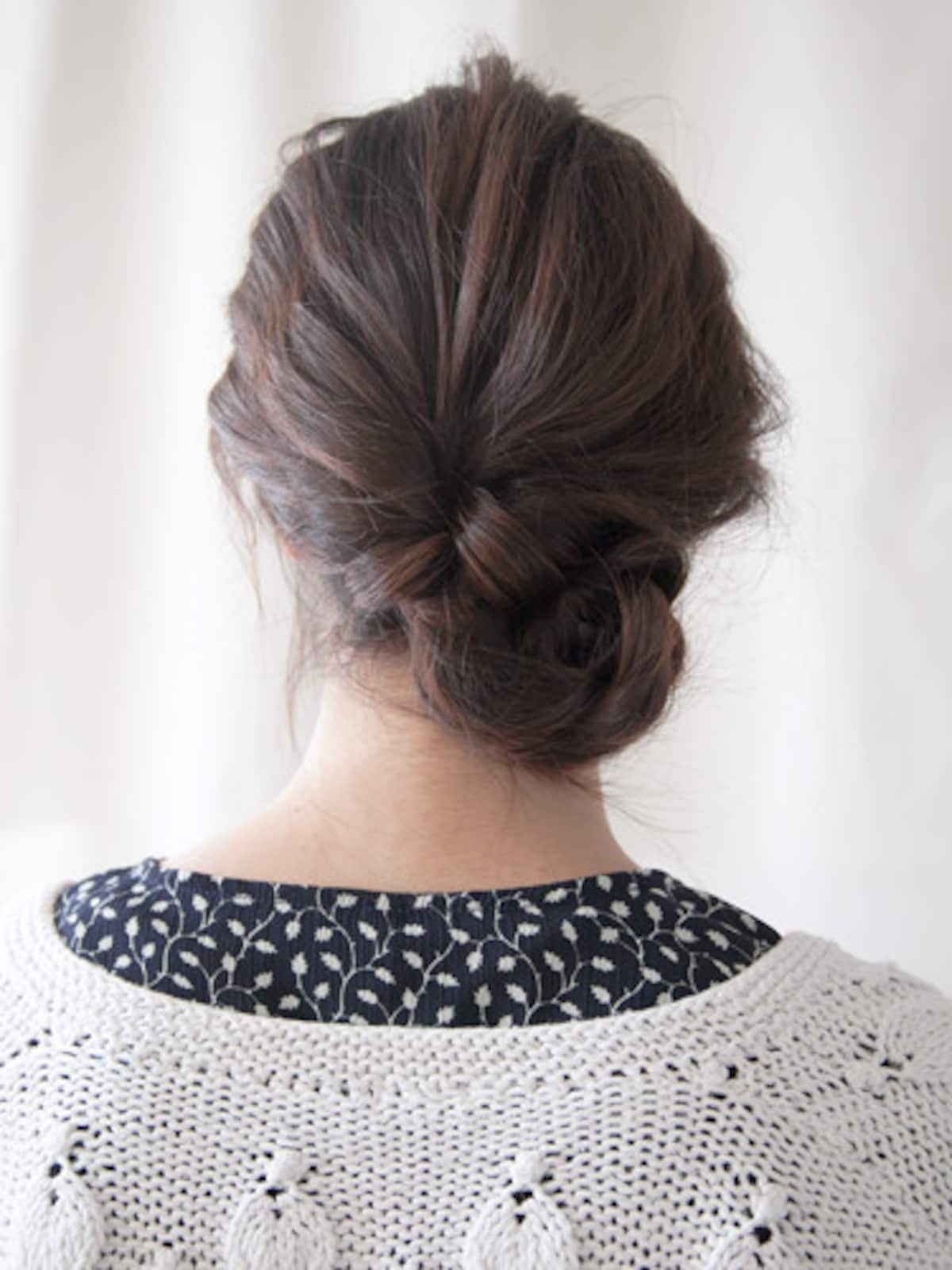お団子ヘアの簡単低めアレンジ！仕事でも使える大人向けまとめ髪