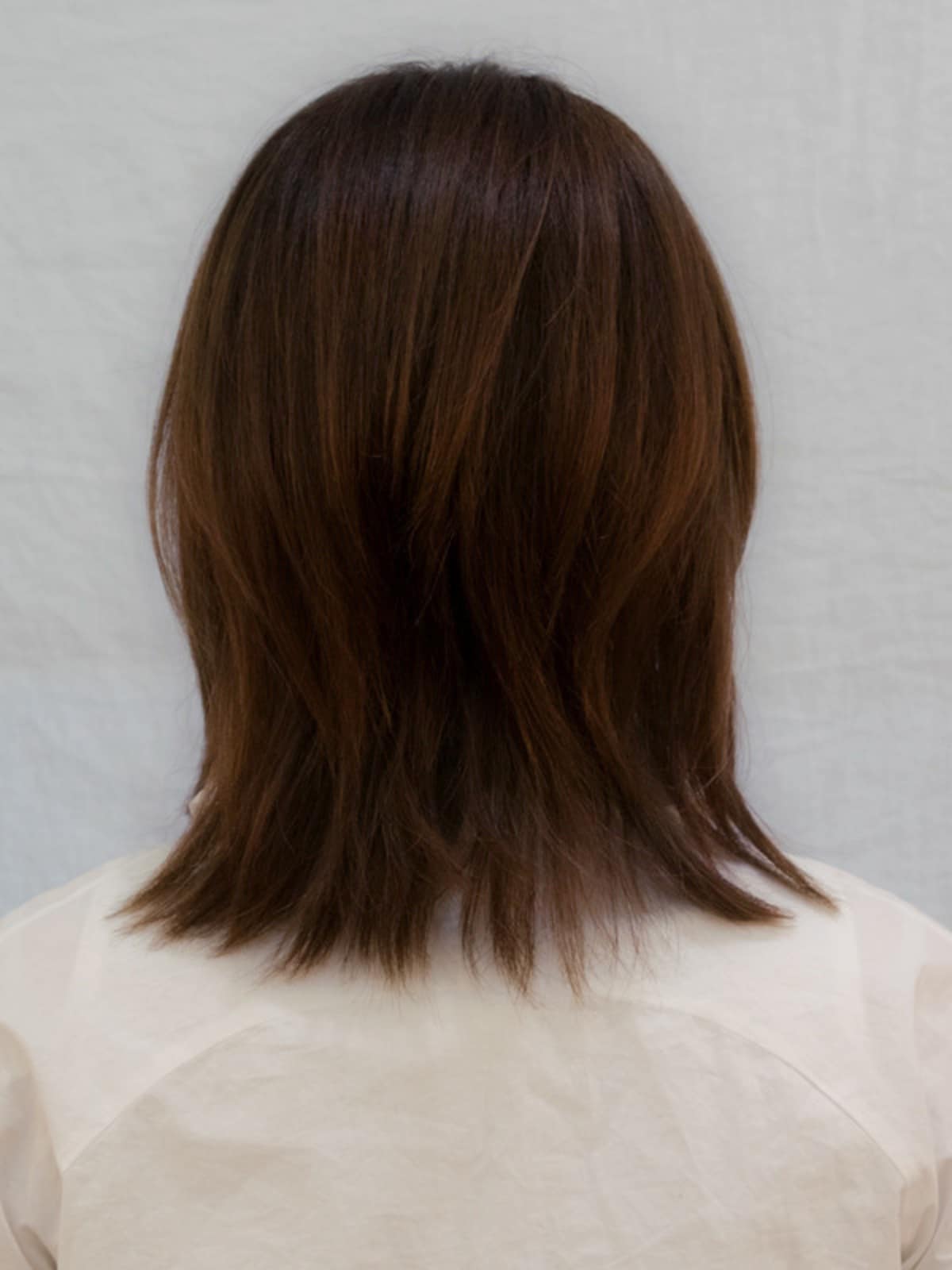 毛先の内巻きはかなりラフに