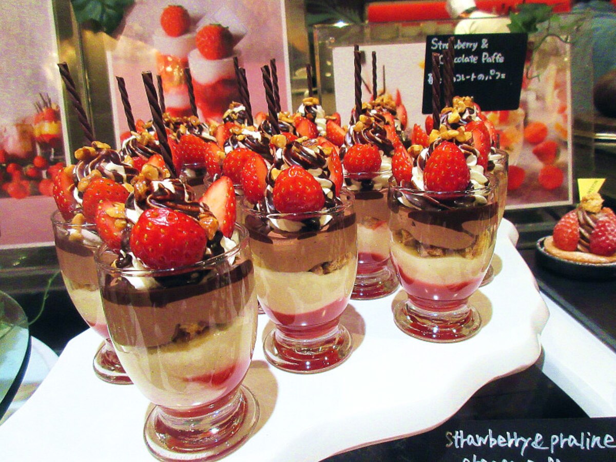 ウェスティンホテル東京 苺とチョコレートのパフェ