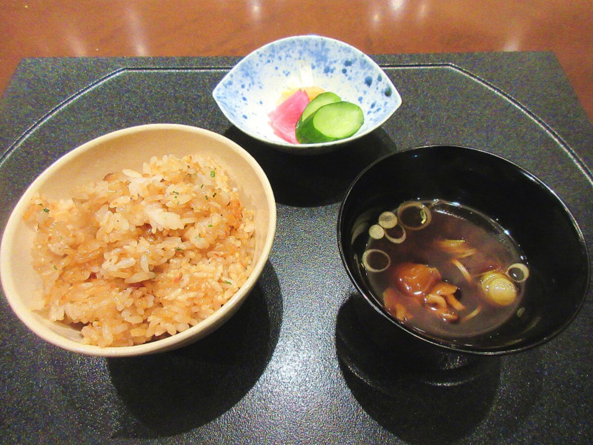 TOKYO KAIKAN 會 御飯 または ガーリックライス・香の物・味噌椀