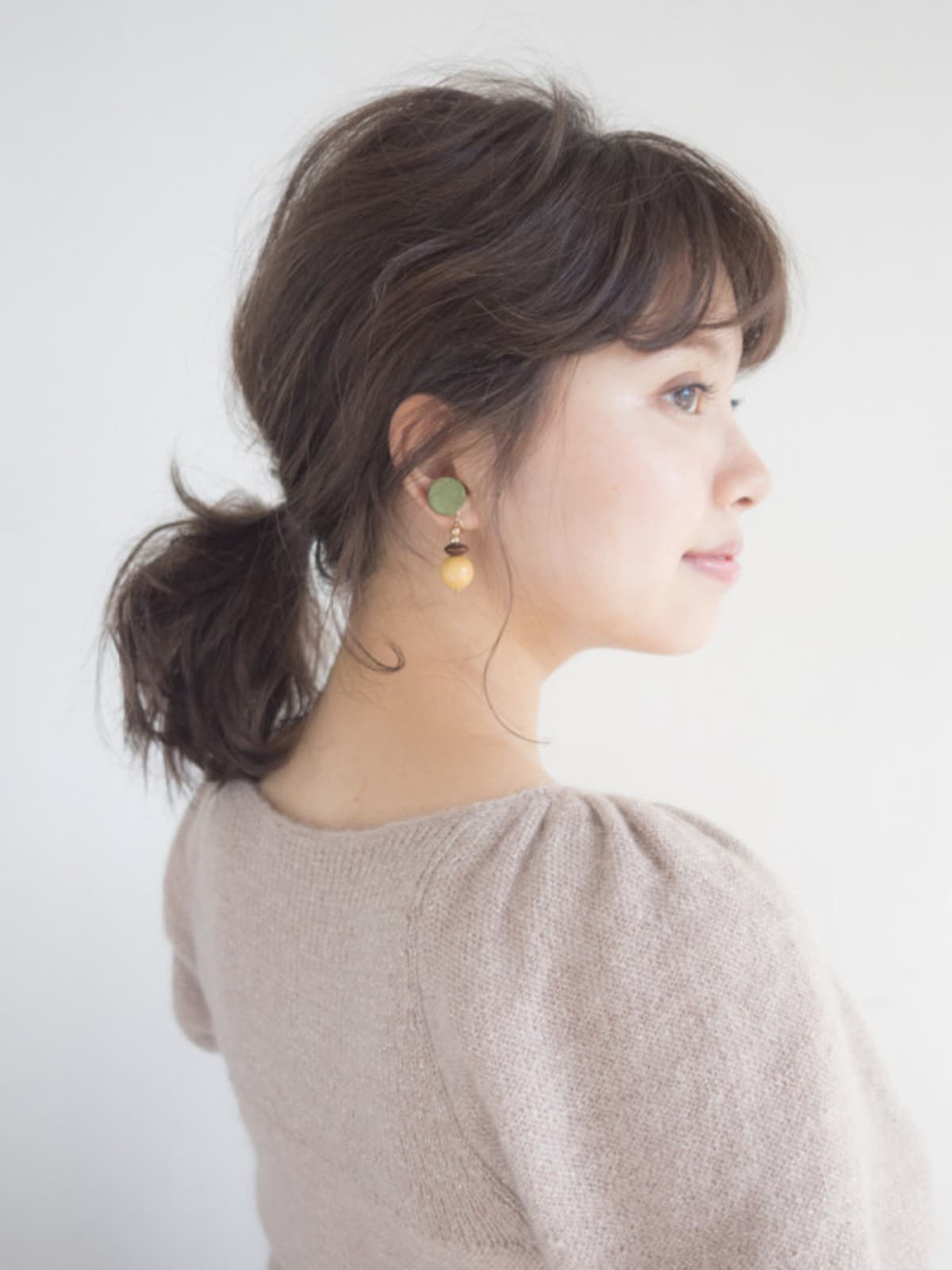 短めの髪でもポニーフックは使いやすいアクセサリー