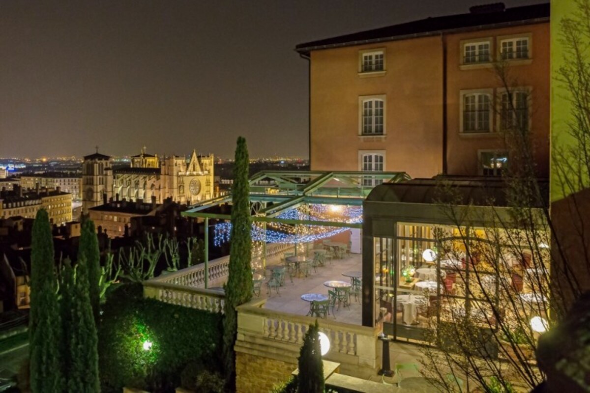 LYON