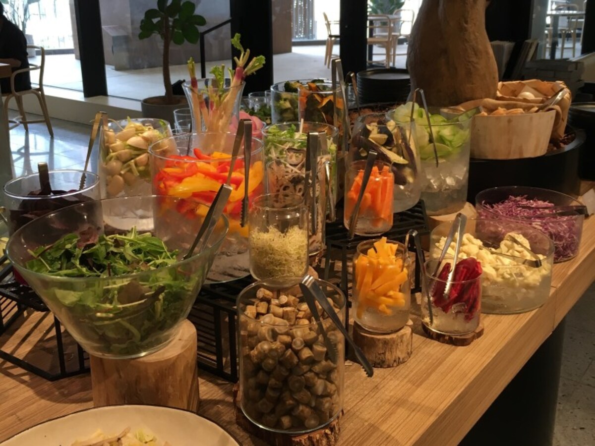 バイキングでも残さず食べられる量を取りましょう！