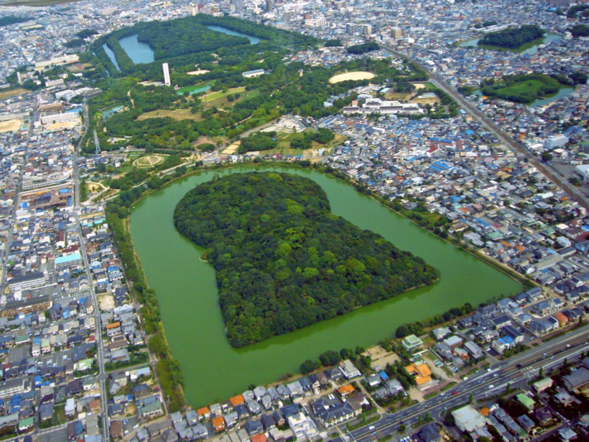 日本の新世界遺産「百舌鳥・古市古墳群」、履中天皇陵(上石津ミサンザイ古墳)と仁徳天皇陵(大仙陵古墳)