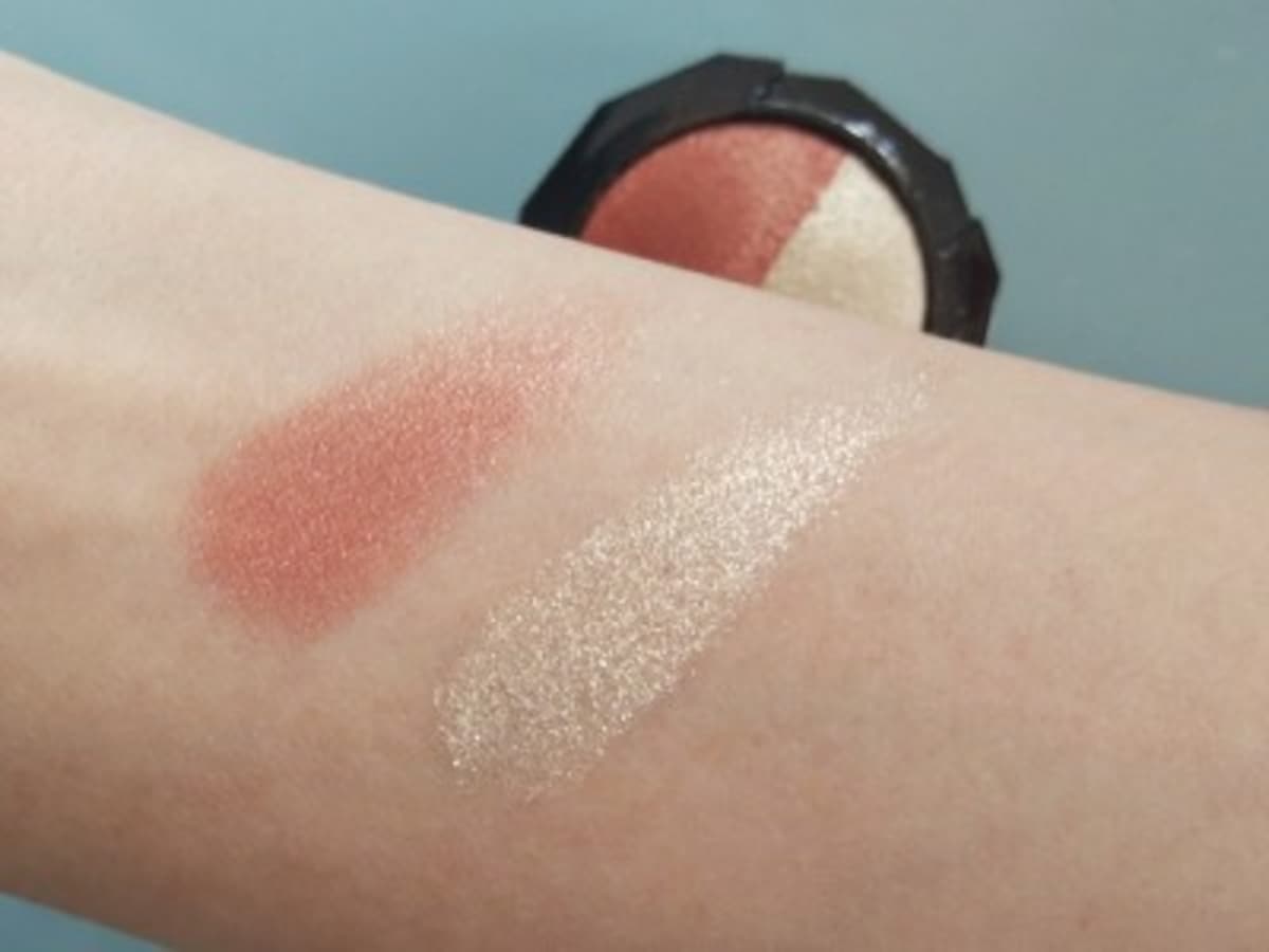 肌にフィットし、繊細にきらめき鮮やかに発色