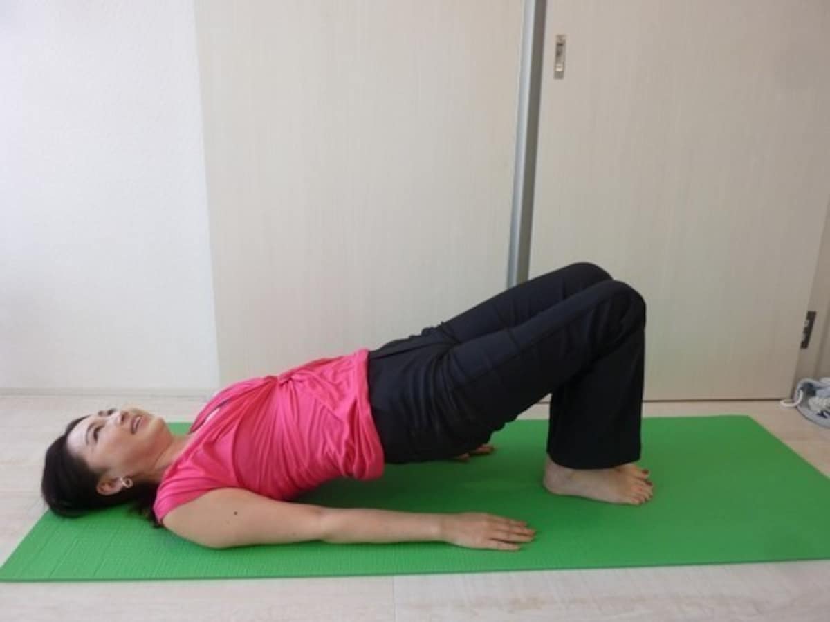 寝転んでできる産後の骨盤底筋群トレーニング（出典：簡単骨盤底筋トレーニング！立つ・座る・寝るだけの3ポーズ）