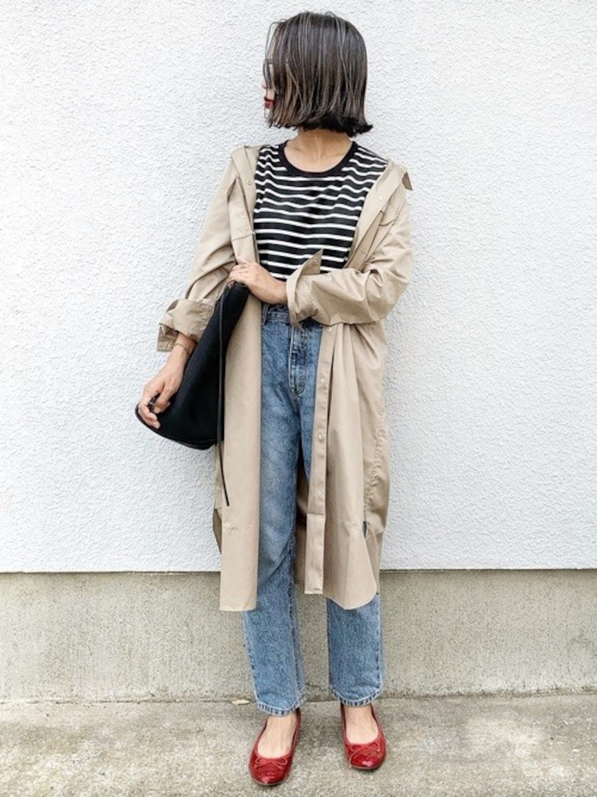 シャツっぽいアイテムを取り入れるとコーデが引き締まる 出典:WEAR