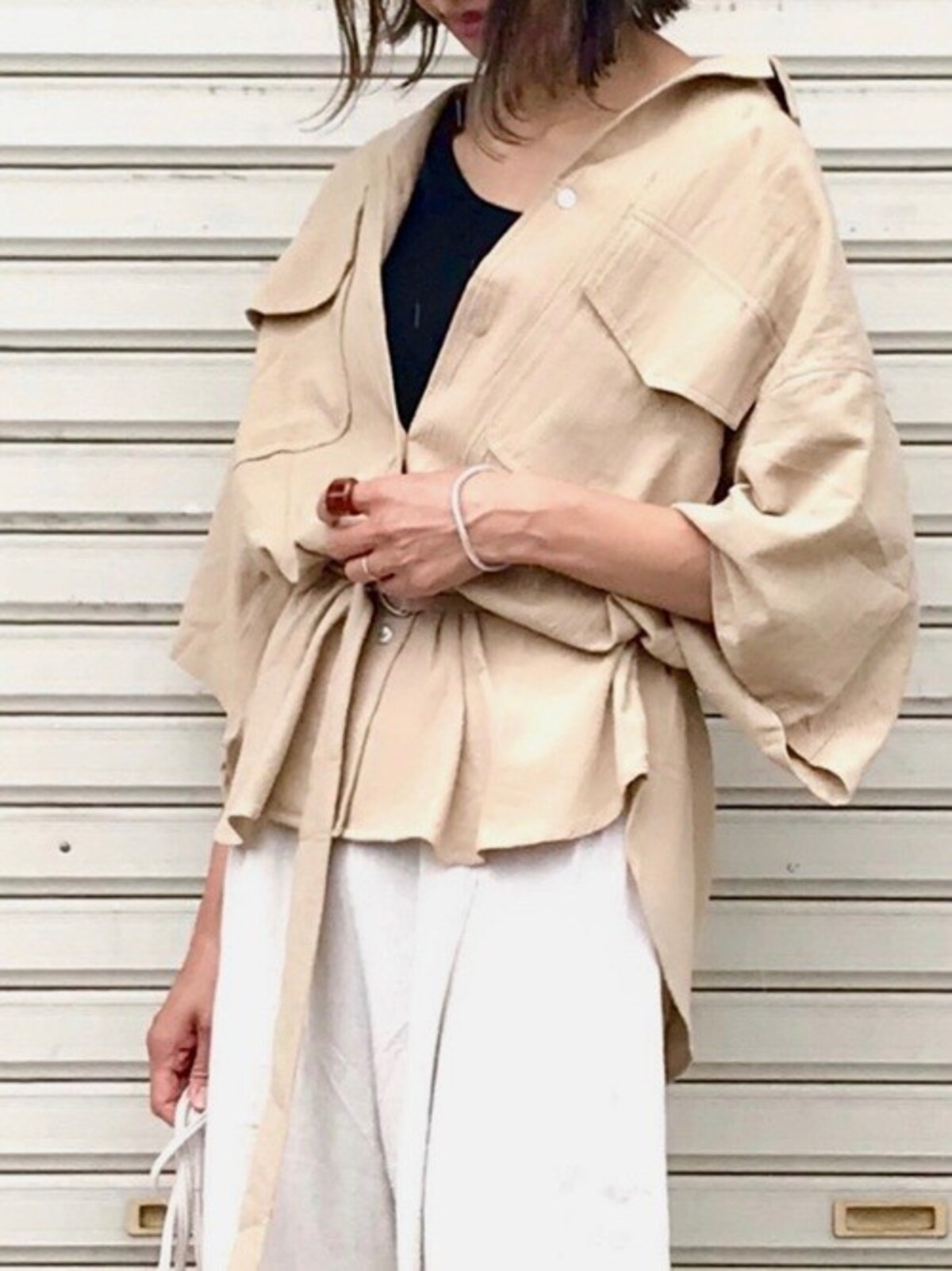 五分袖や七分袖のシャツはトップスにも羽織にもなって重宝します　出典：WEAR