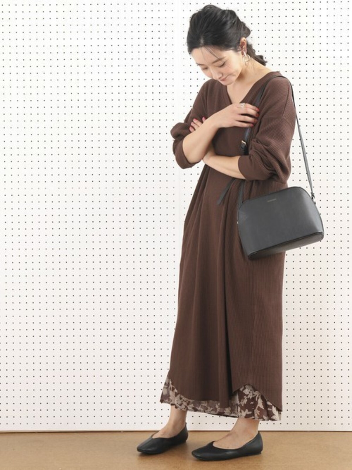 スクエアトゥならフラットシューズも新鮮な雰囲気に　出典：WEAR