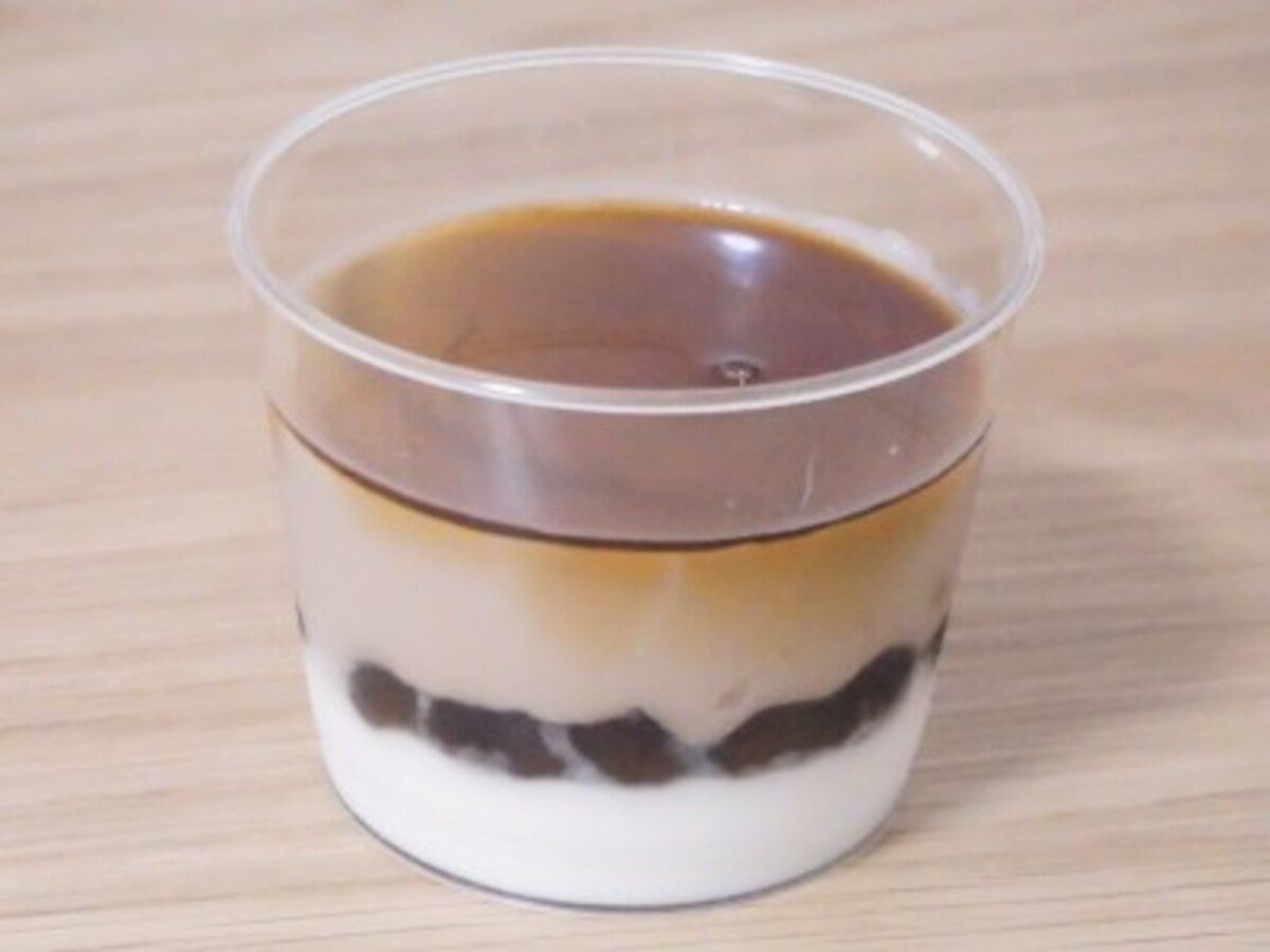 成城石井の『ココナッツと黒タピオカのミルクティーゼリー』／コンビニ・スーパーで買えるタピオカドリンク・タピオカスイーツ