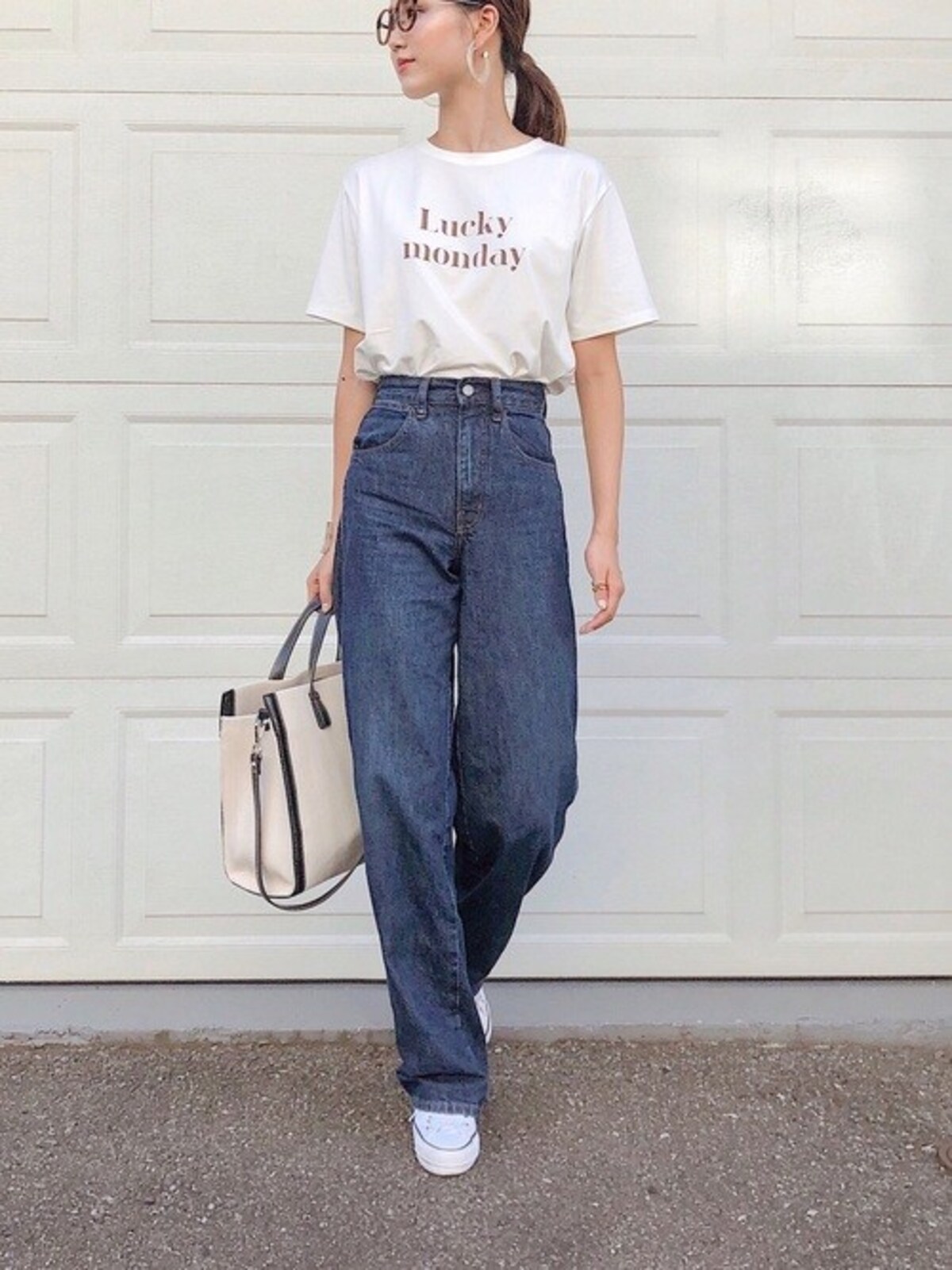 カーブしたシルエットで太めでも重たくならない　出典：WEAR