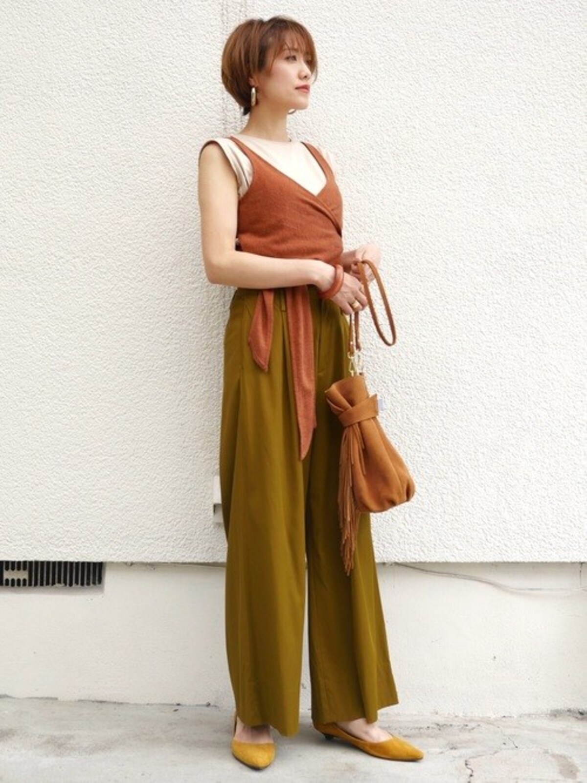 こっくりと深みのあるベイクドイエローがポイントに　出典：WEAR