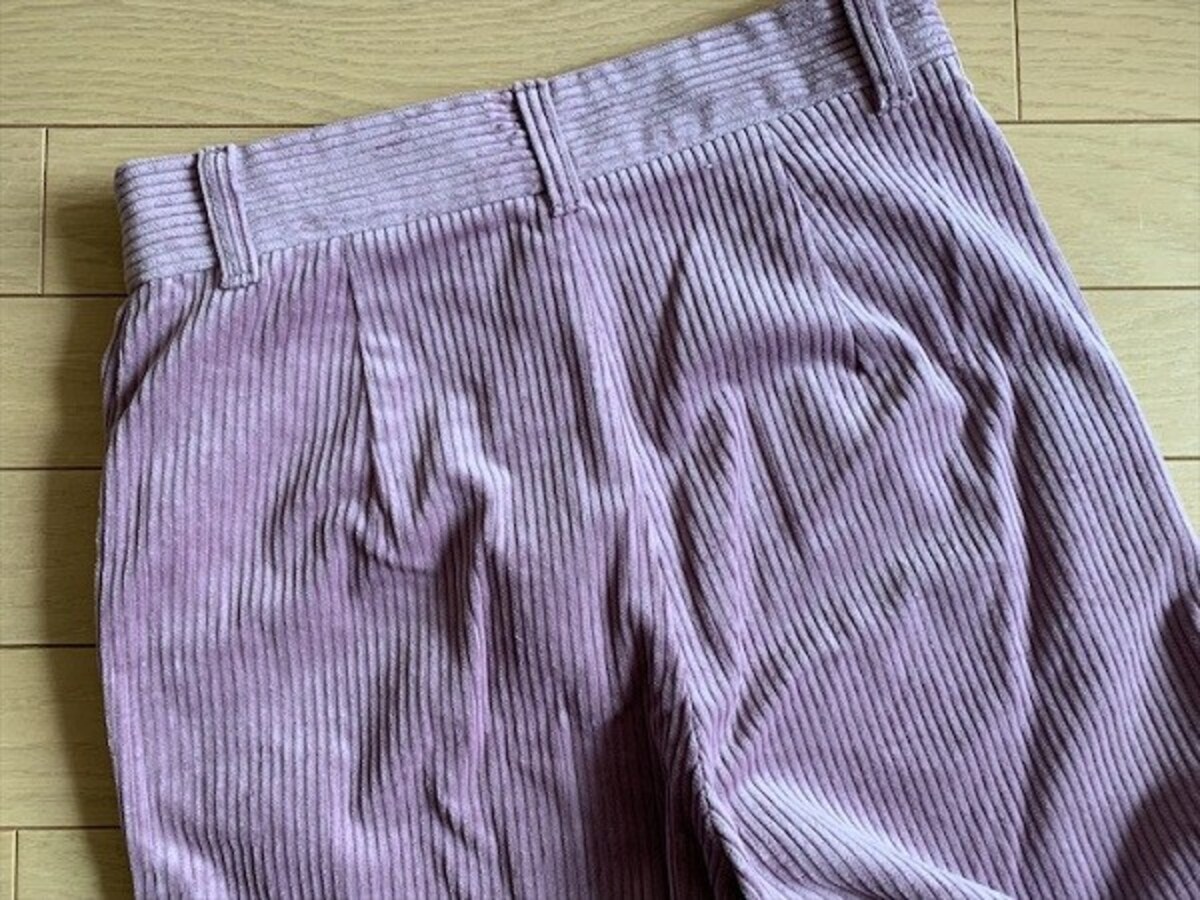 バックポケットがないため、ヒップ部分はすっきりしています　