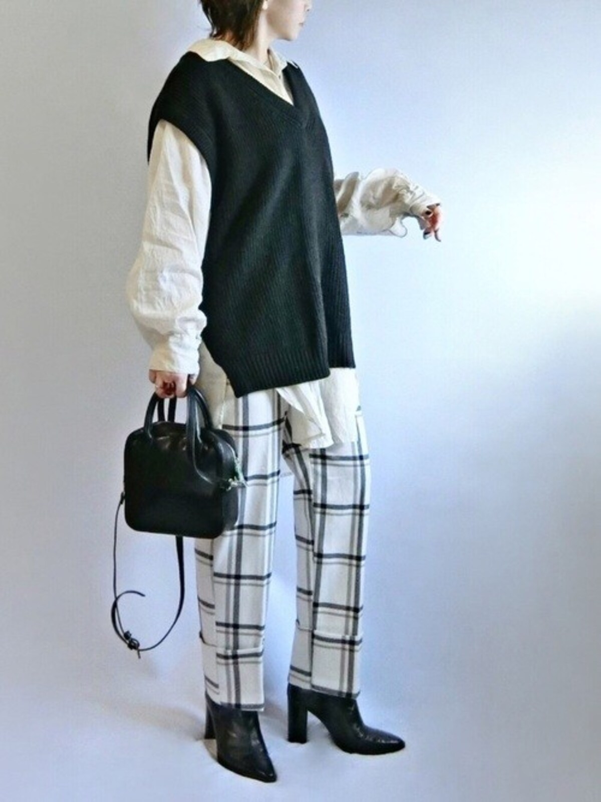 GUには見えない高見え感！ 大人コーデにぴったりなニットベスト　出典：WEAR