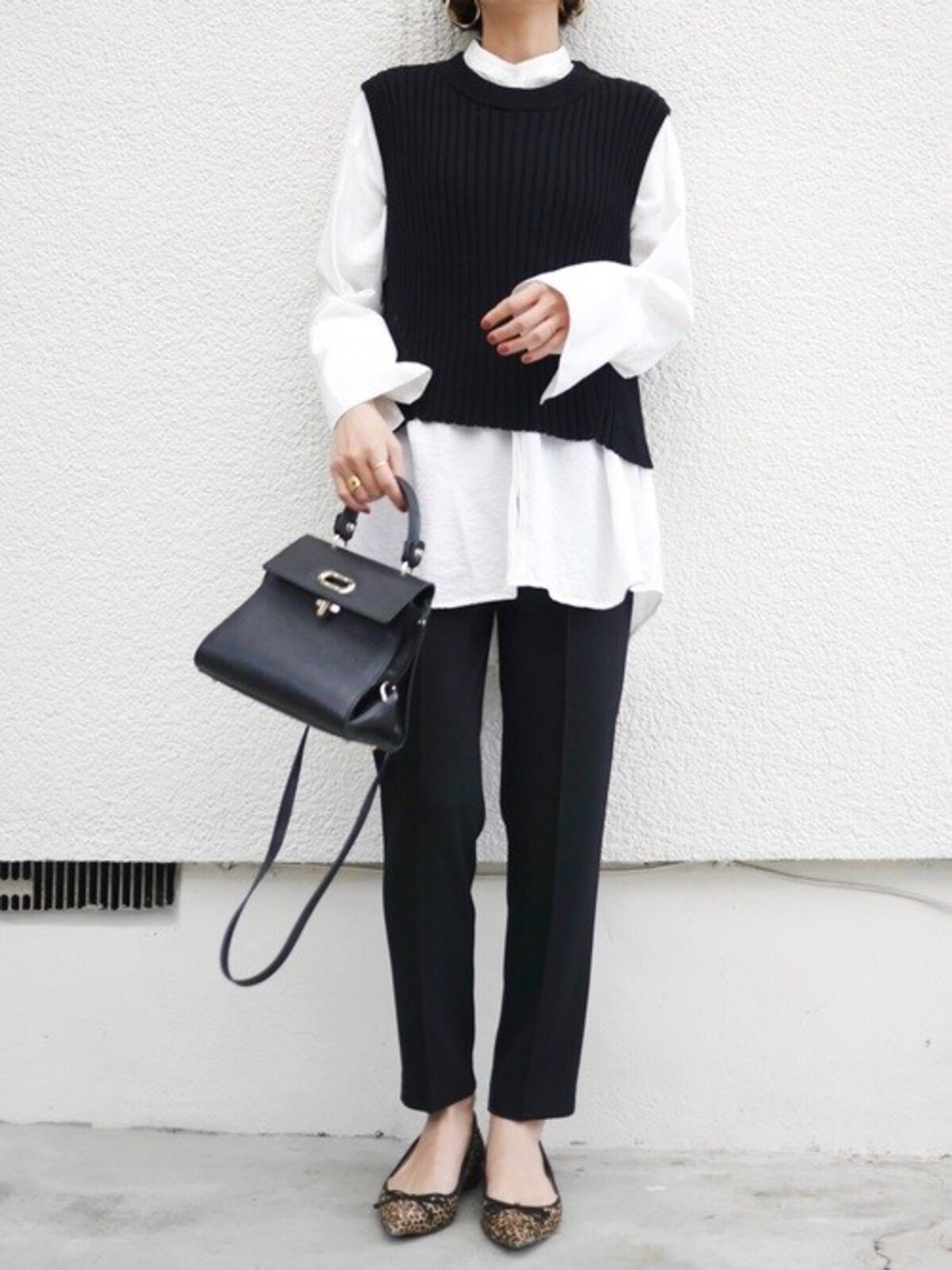 ほっこりしがちなクルーネックカーディガンをスタイリッシュに　出典：WEAR