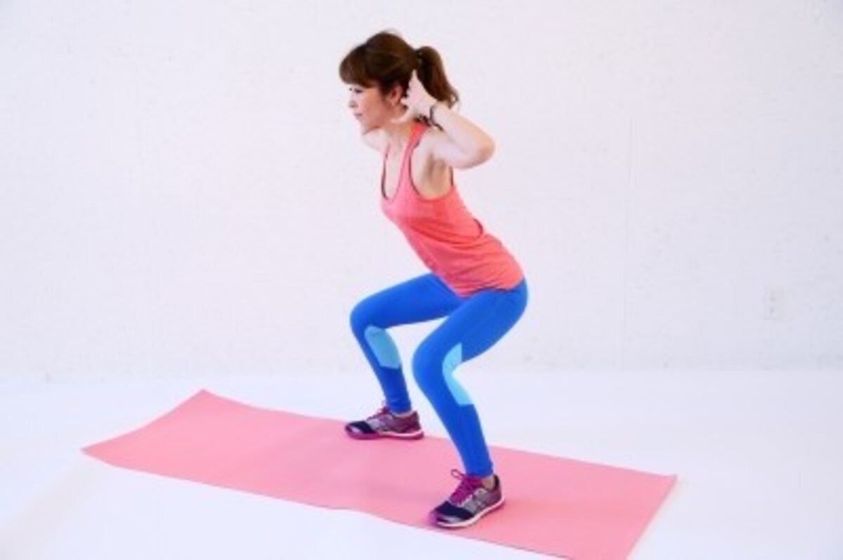くびれの作り方は？自宅でできる簡単筋トレで女性らしい引き締めウエストのお腹に