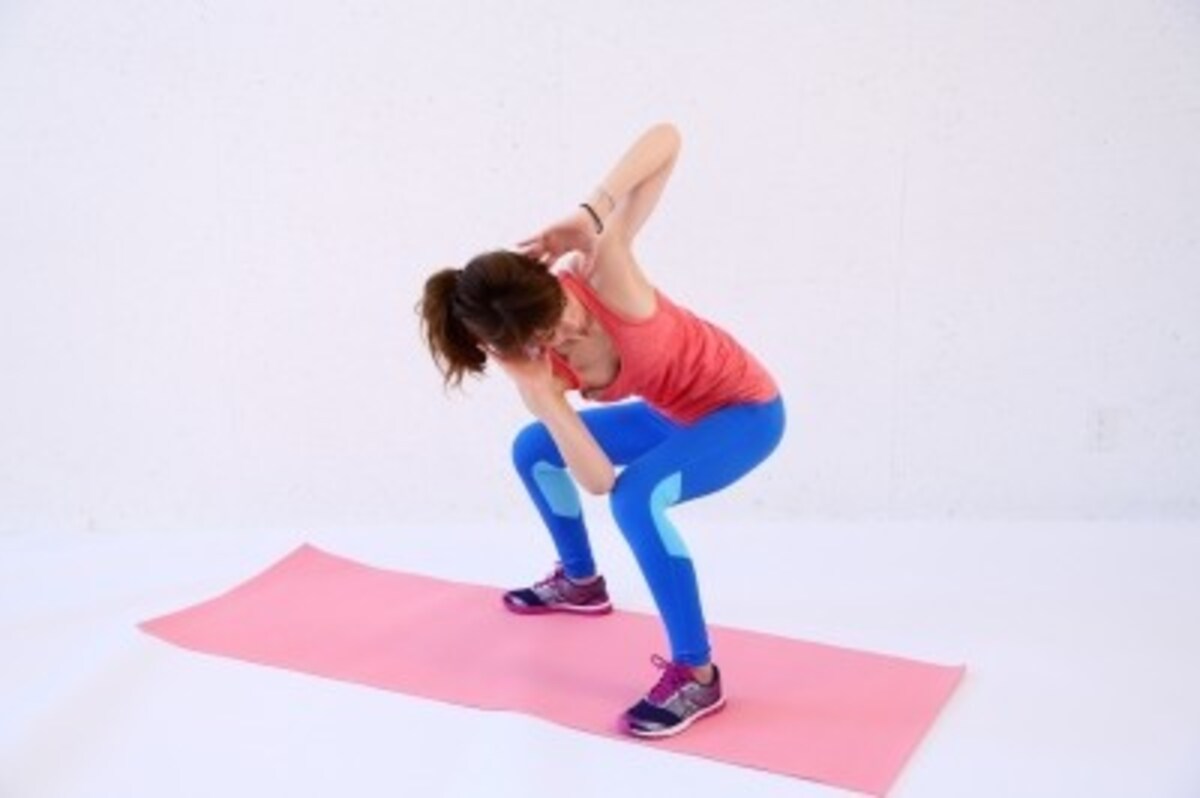くびれの作り方は？自宅でできる簡単筋トレで女性らしい引き締めウエストのお腹に