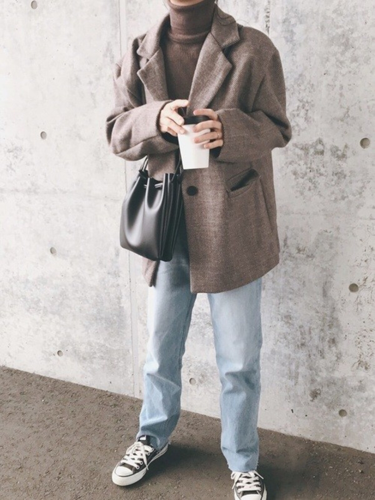 無印良品のニットと同系色のジャケットを合わせて　出典：WEAR