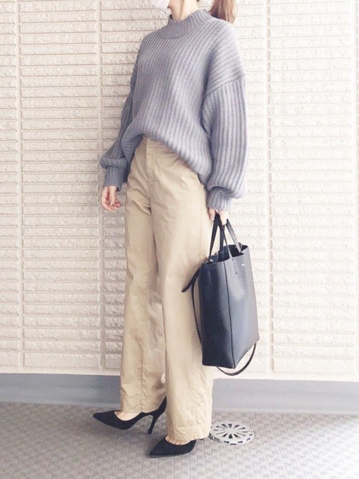 冬っぽいけど暗くなり過ぎないグレー＆ベージュも使える　出典：WEAR
