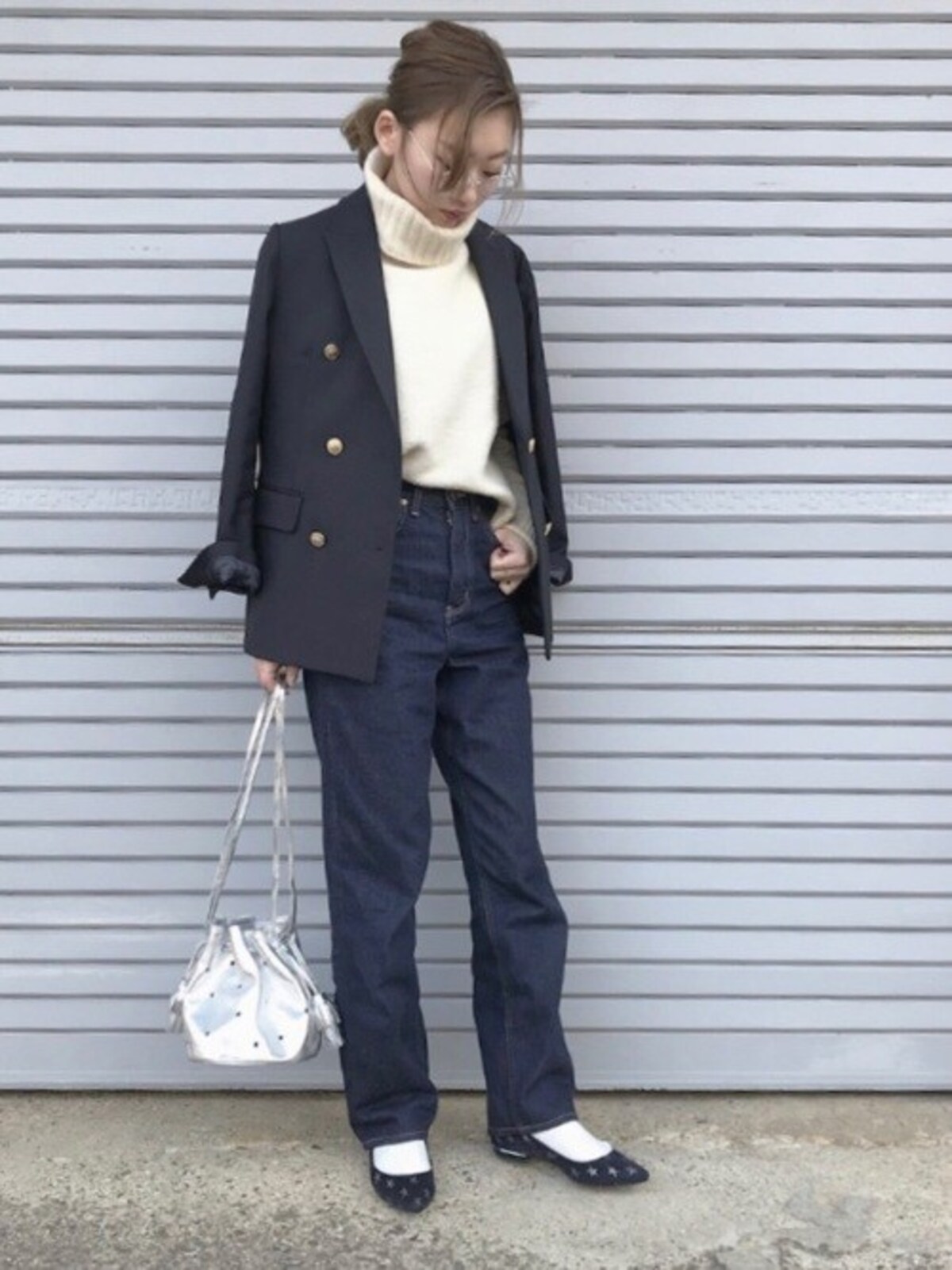 流行り廃りのない「紺ブレ」もアラフォー女性の強い味方　出典：WEAR