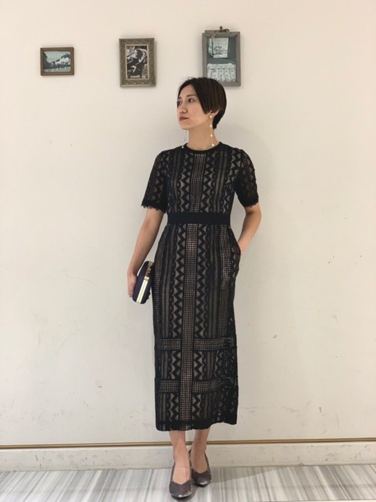 例えば総レースのワンピースなら、他は引き算ですっきり見せるのが◎　出典：WEAR