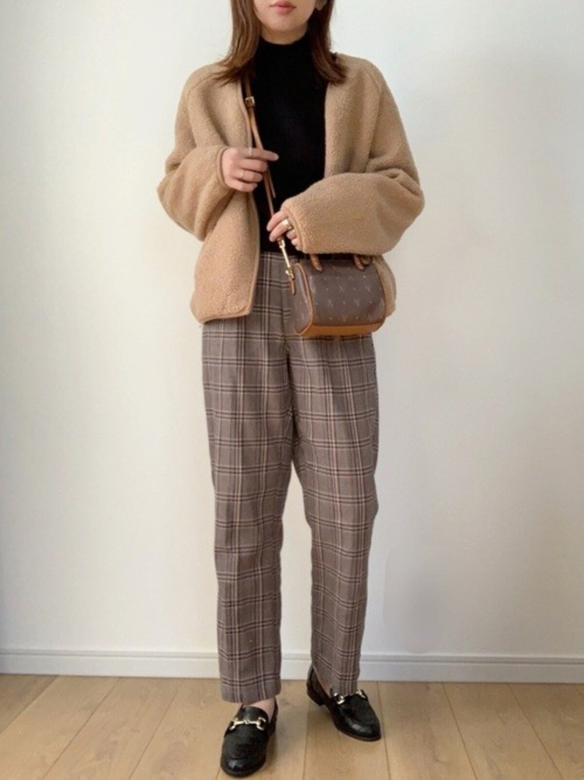 フリースなのにきれいめに着られるVネックが新しい　出典：WEAR