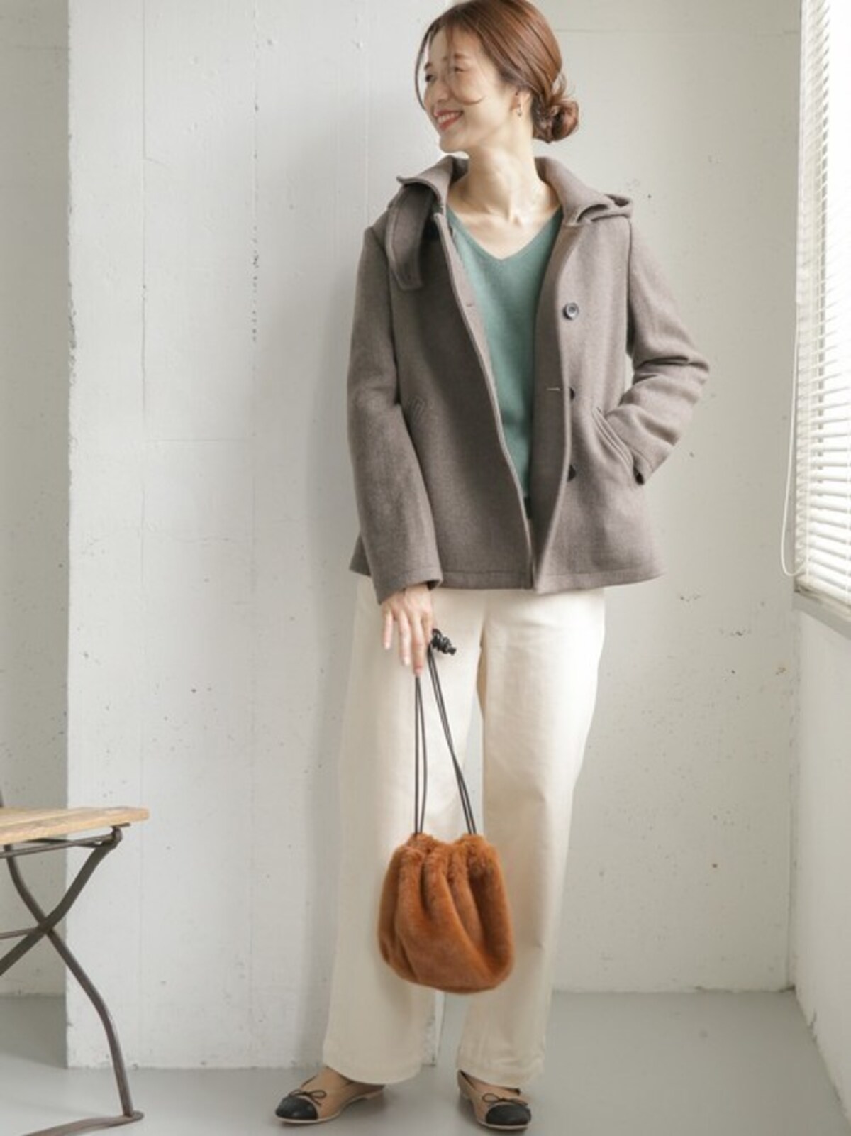 どんなコーデにも羽織れるウール系ショートコート　出典：WEAR