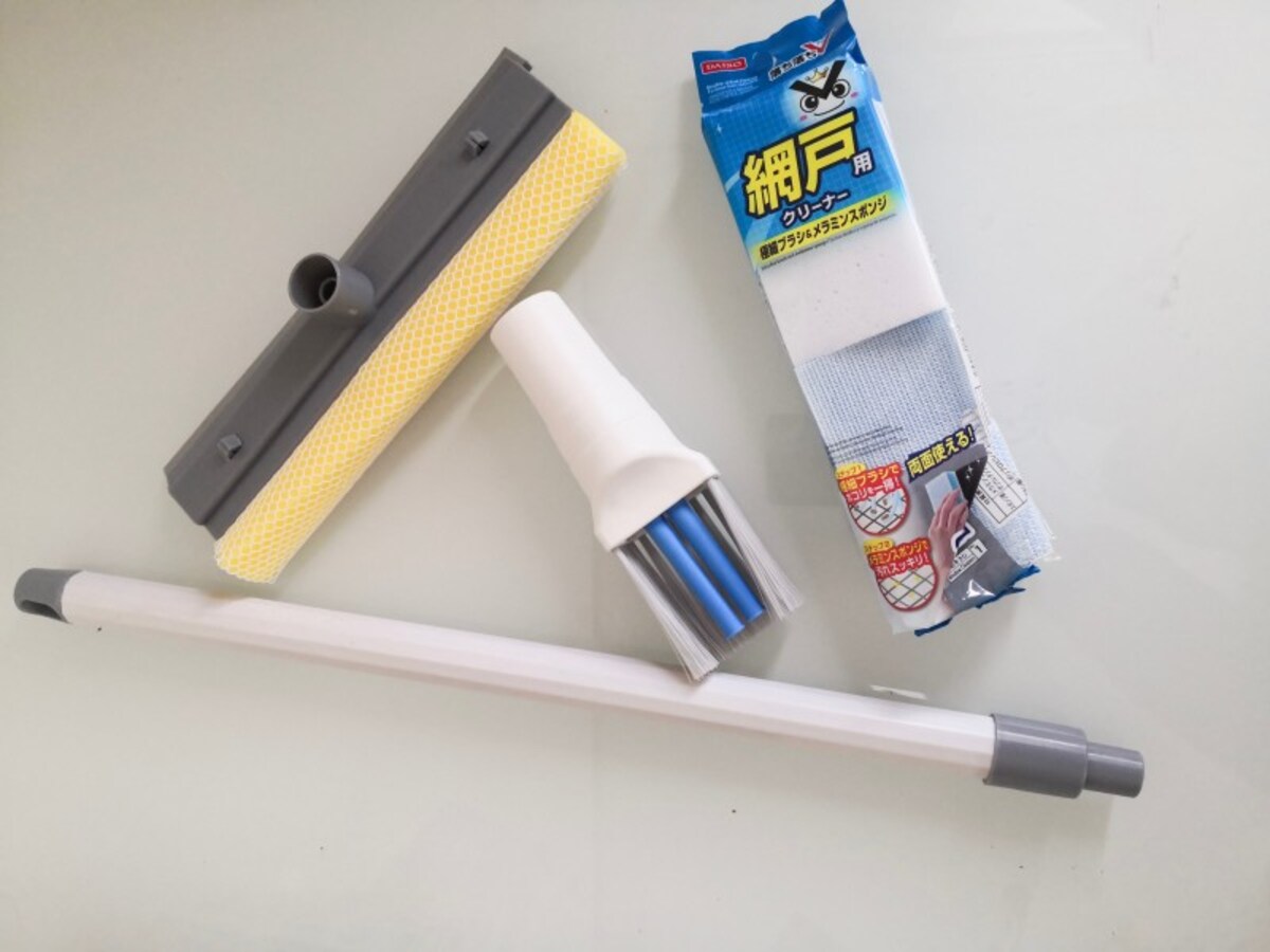 窓の大掃除に便利な100均グッズ