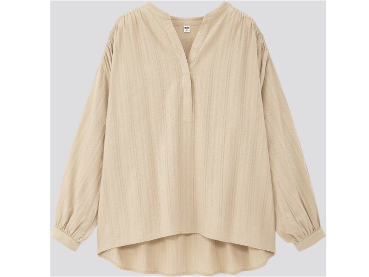 ユニクロ　ブラウス　2990円（税抜）